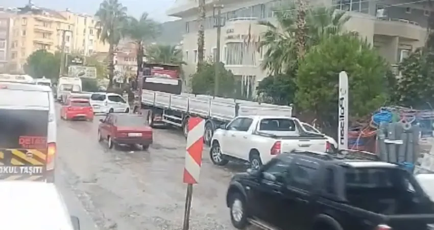 Muğla’nın Milas ilçesinde trafik kurallarına uymayan bazı sürücüler, ulaşımı zorlaştırırken,