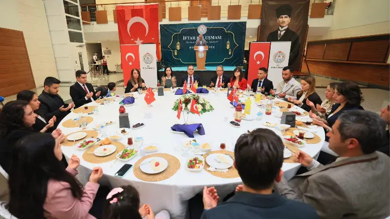 Muğla Valisi Dr. İdris Akbıyık, Valilik personeli ile iftarda buluştu.