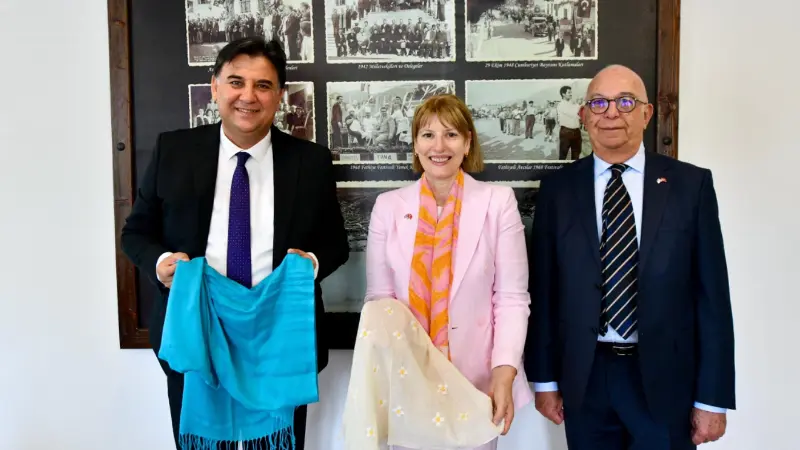 Birleşik Krallık Türkiye Büyükelçisi Jill Morris ve beraberindeki diplomatik heyet,