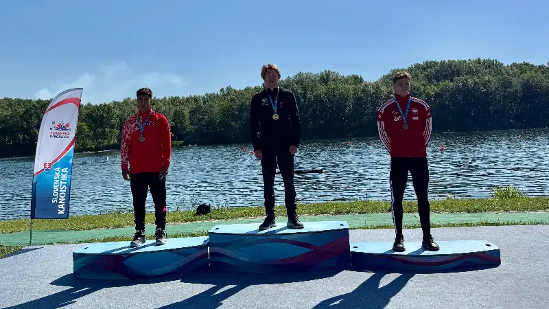Slovakya'nın Bratislava kentinde düzenlenen Uluslararası Durgunsu Kano Yarışları'nda Muğlalı sporcu