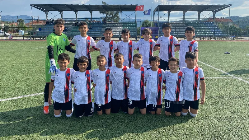 Tüm maçlarını kazanarak namağlup şekilde şampiyonluğa ulaşan Ortaca Gençlik Spor