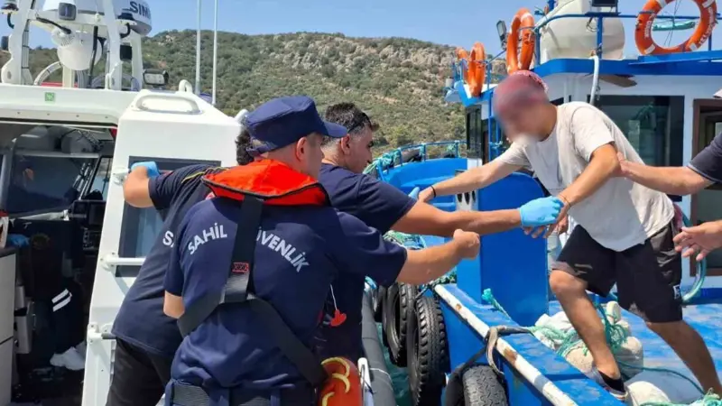 Muğla’nın Milas ilçesi açıklarında balıkçı teknesinde rahatsızlanan vatandaş Sahil Güvenlik