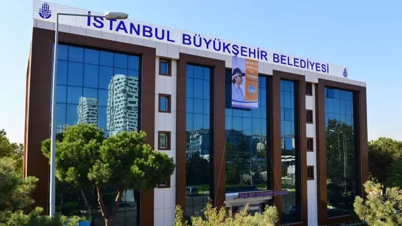 İstanbul Büyükşehir Belediyesi’ne yönelik yolsuzluk soruşturması genişleyerek devam ediyor. İBB