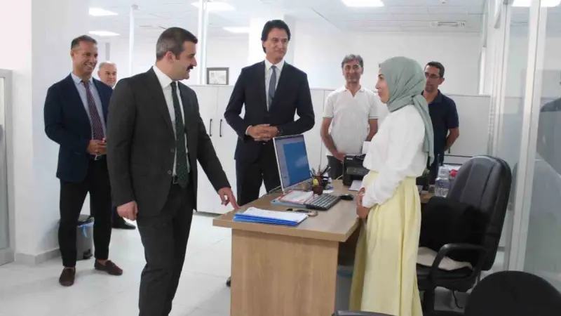 Muğla’nın Köyceğiz ilçesinde Kaymakam Mert Kumcu, İlçe Milli Eğitim Müdürlüğü’nü