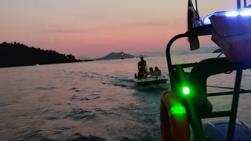 Muğla’nın Fethiye ilçesi açıklarında içerisinde 4 kişi bulunan tekne makine