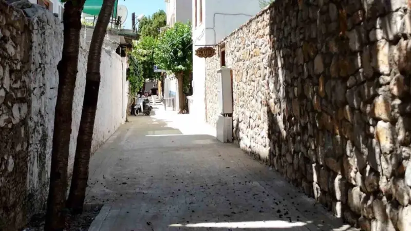 Menteşe Belediyesi, kent merkezindeki Özer Türk Caddesi, Süleyman Sırrı Baba