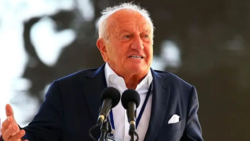 Fenerbahçe Spor Kulübü'nün eski başkanlarından Ali Şen, Bodrum'da rahatsızlanarak yoğun