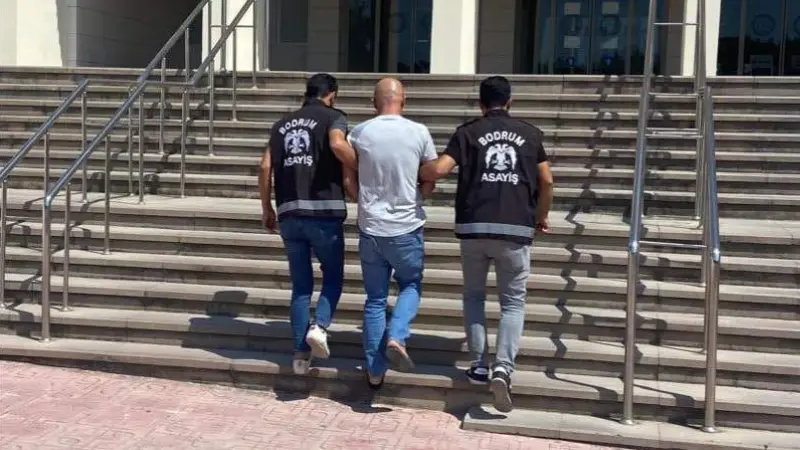 Başkasına ait kimlikle dolaşan ve 23 farklı suçtan toplam 19