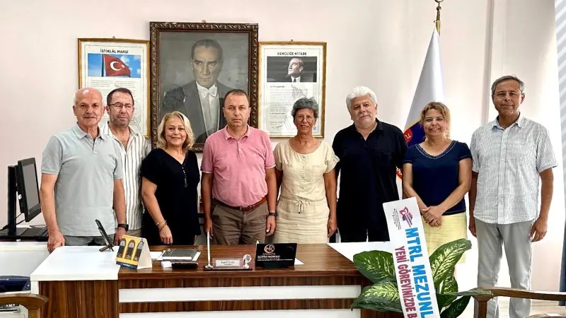 Muğla Turgutreis Anadolu Lisesi’nin yeni müdürü Eşref Yalı’yı, görevine başlamasının
