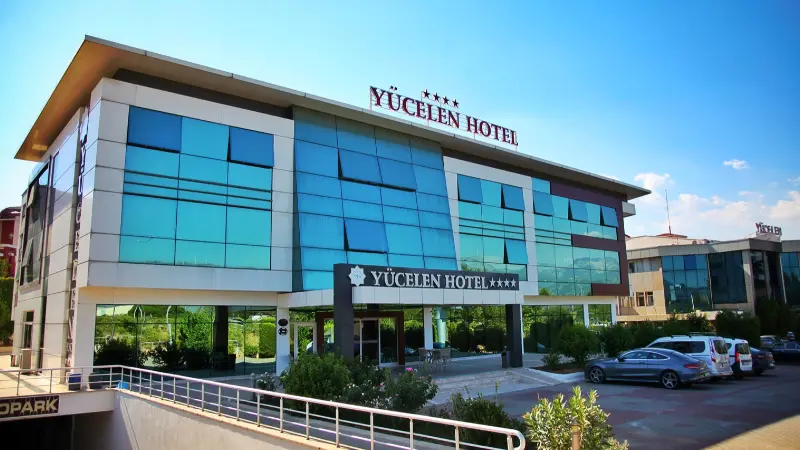  Akyaka’daki turizm deneyimini şehir otelciliğine taşıyan Yücelen Hotel, Kötekli’de misafirlerini