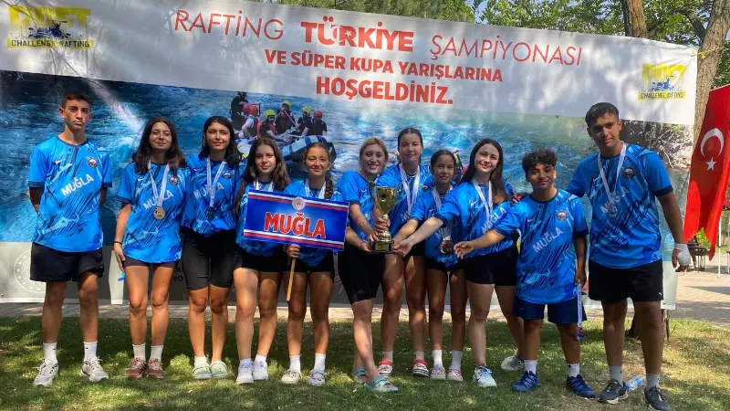 Muğla'nın Dalaman Sarsala Spor Kulübü, Tunceli'de düzenlenen Rafting Türkiye Şampiyonası