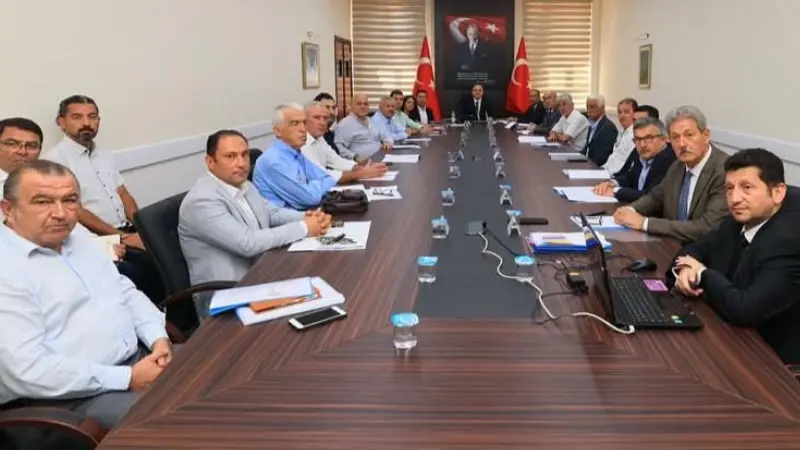 Muğla Valisi Dr. İdris Akbıyık başkanlığında düzenlenen toplantıda, hayvan bakımevlerinin