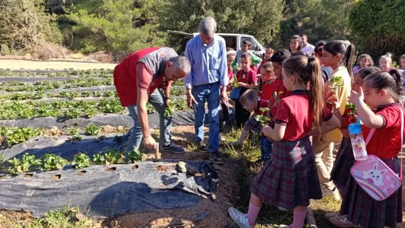 Muğla Kavaklıdere’de “Doğa ve Üretim Yolculuğu” projesinin ilk etkinliğinde öğrenciler