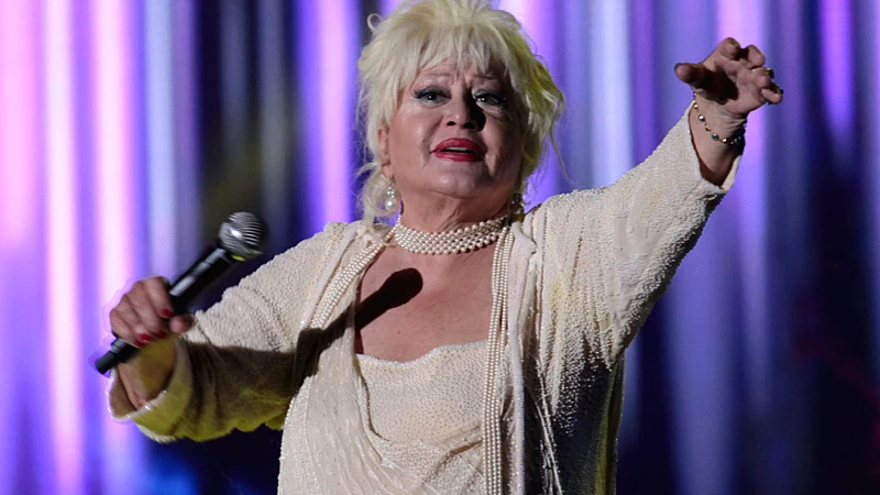 Geçtiğimiz hafta ABD'de kalp krizi geçiren ünlü şarkıcı Muazzez Abacı,