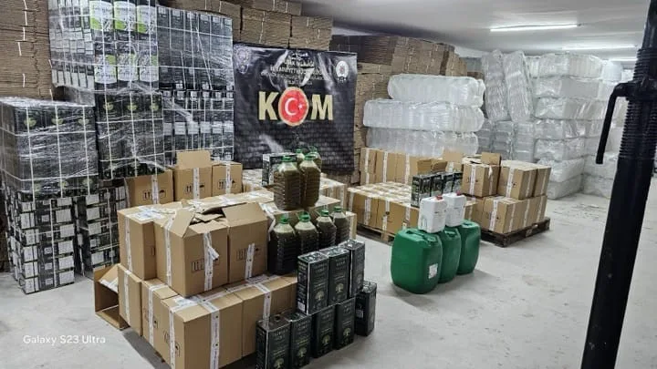 Uşak'ta sağlığa zararlı karışımlarla sahte zeytinyağı üreterek piyasaya süren bir