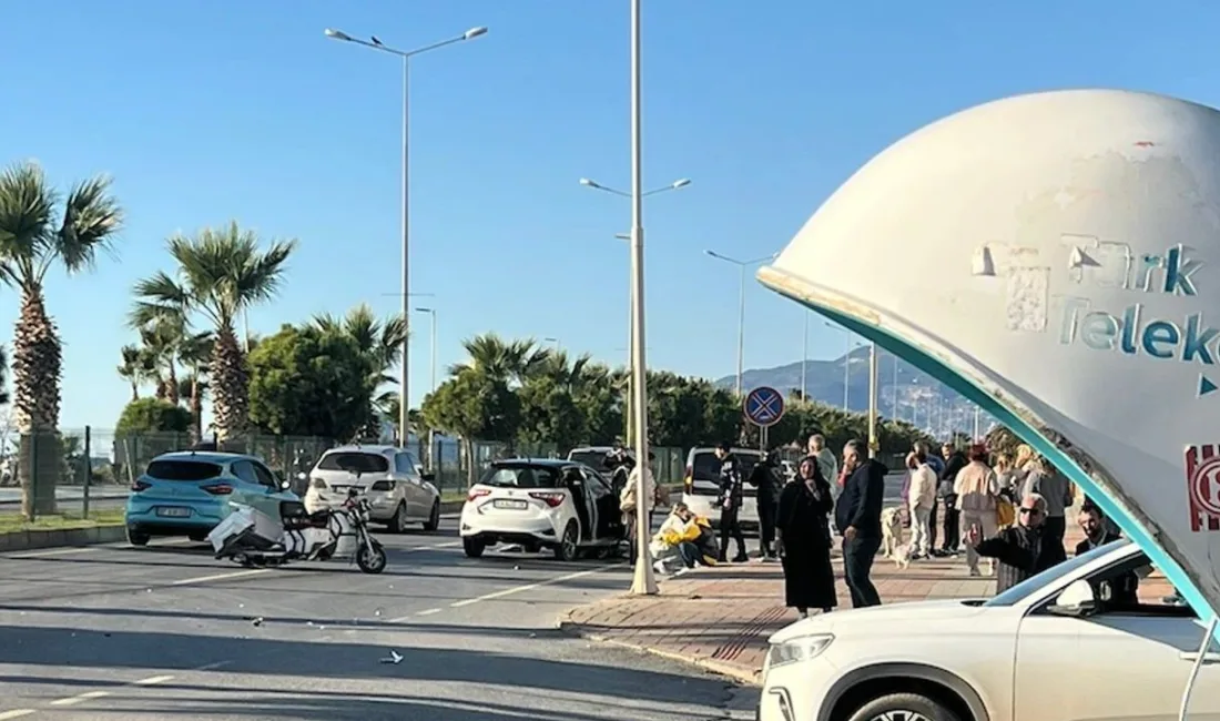 Antalya’nın Alanya ilçesinde otomobil ile üç tekerlekli motosikletin çarpışması sonucu