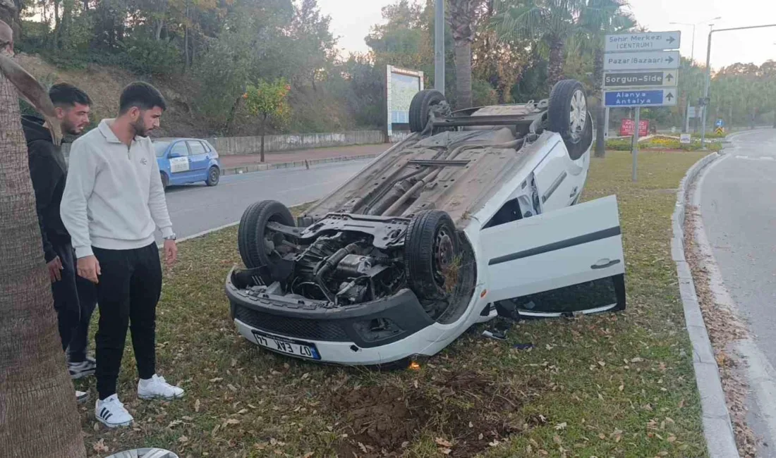 Antalya’nın Manavgat ilçesinde kontrolünü kaybederek refüje çarpıp ters dönen otomobilin