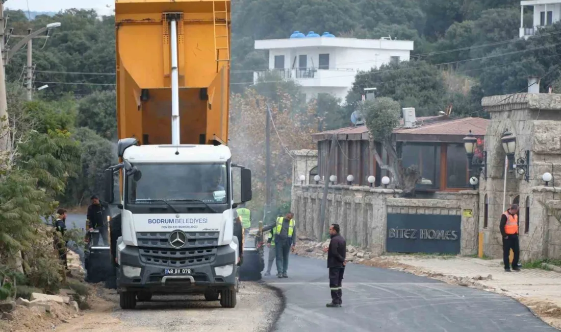 Bodrum Belediyesi, altyapı çalışmaları tamamlanan Bitez Bergamut Caddesi'nde asfalt işlemlerini