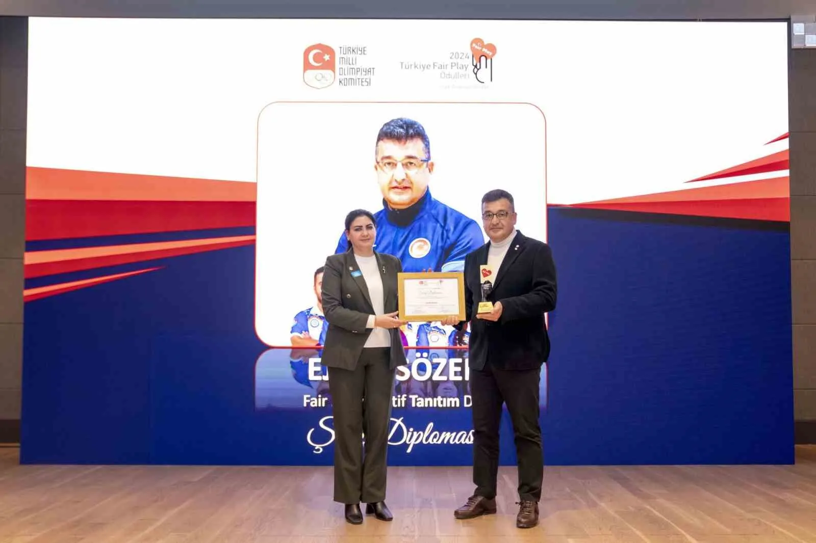 Muğla'da okçuluk takımı kurarak dünya şampiyonları yetiştiren antrenör Dr. Ejder