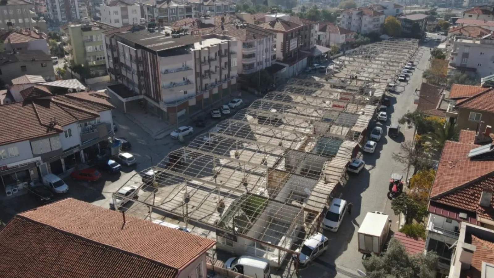 Muğla Büyükşehir Belediyesi tarafından Yatağan Pazaryeri’nde başlatılan yenileme ve yapısal