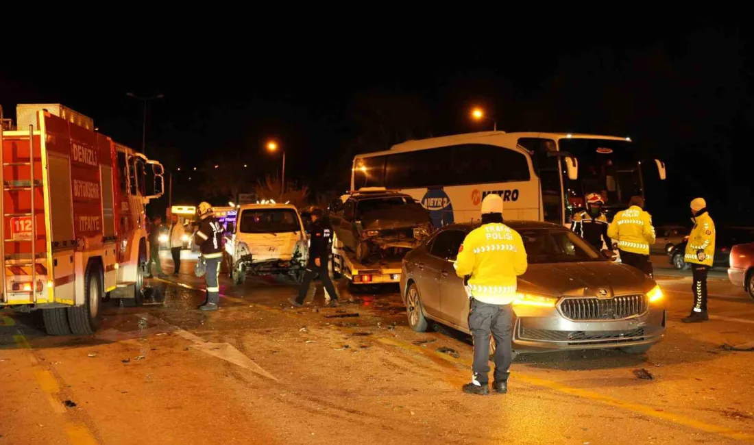 Denizli'nin Pamukkale ilçesinde 5 aracın karıştığı zincirleme trafik kazasında birçok