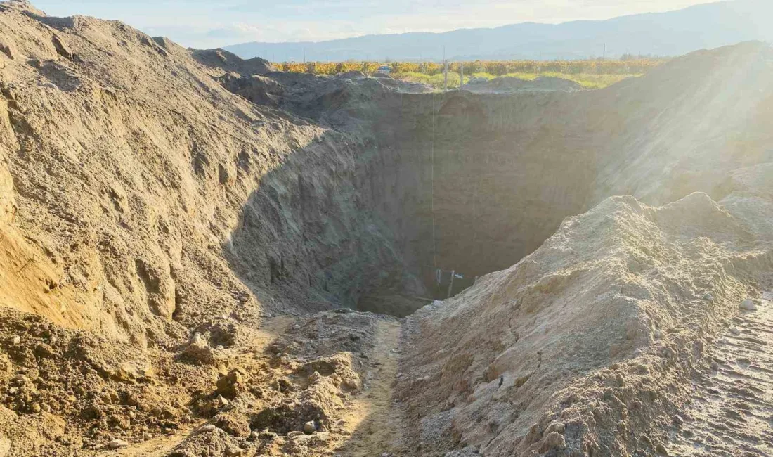 Denizli'nin Buldan ilçesinde, kaçak kazı yapan iki şüpheli, jandarma ekipleri
