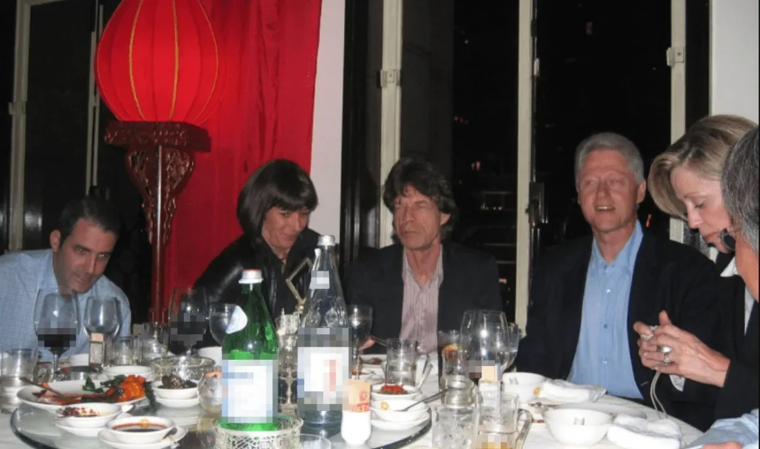 Jeffrey Epstein'in cinsel istismar şebekesiyle ilgili belgelerde, eski ABD Başkanı