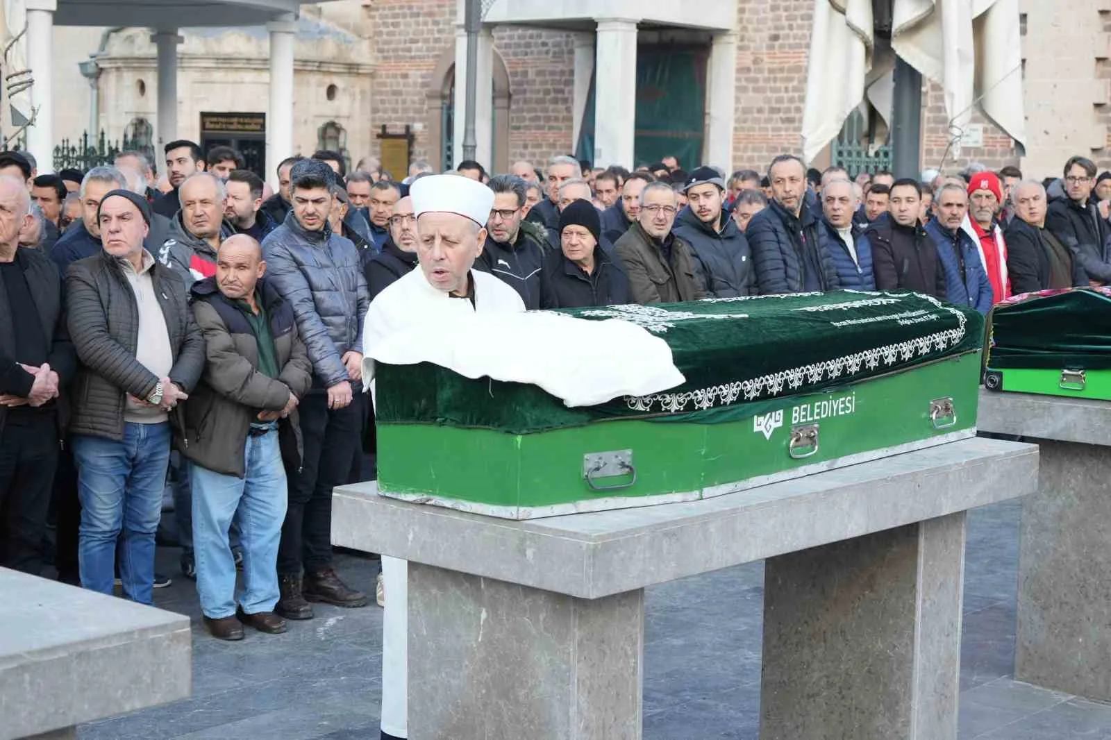 Balıkesir'de Nuri Erzaim'in cenazesi, aileye gösterilen yanlış cenaze nedeniyle 150