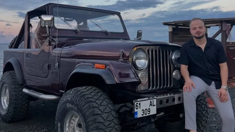 Trabzon'un Akçaabat ilçesinde çalıntı araçla seyreden E.Y. (22), kırmızı ışıkta