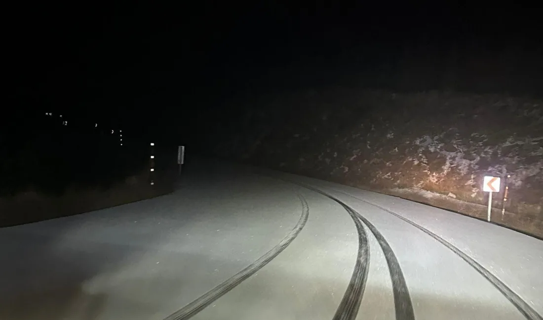 İzmir’in Ödemiş ilçesindeki Bozdağ, soğuk havaların etkisiyle mevsimin ilk karını