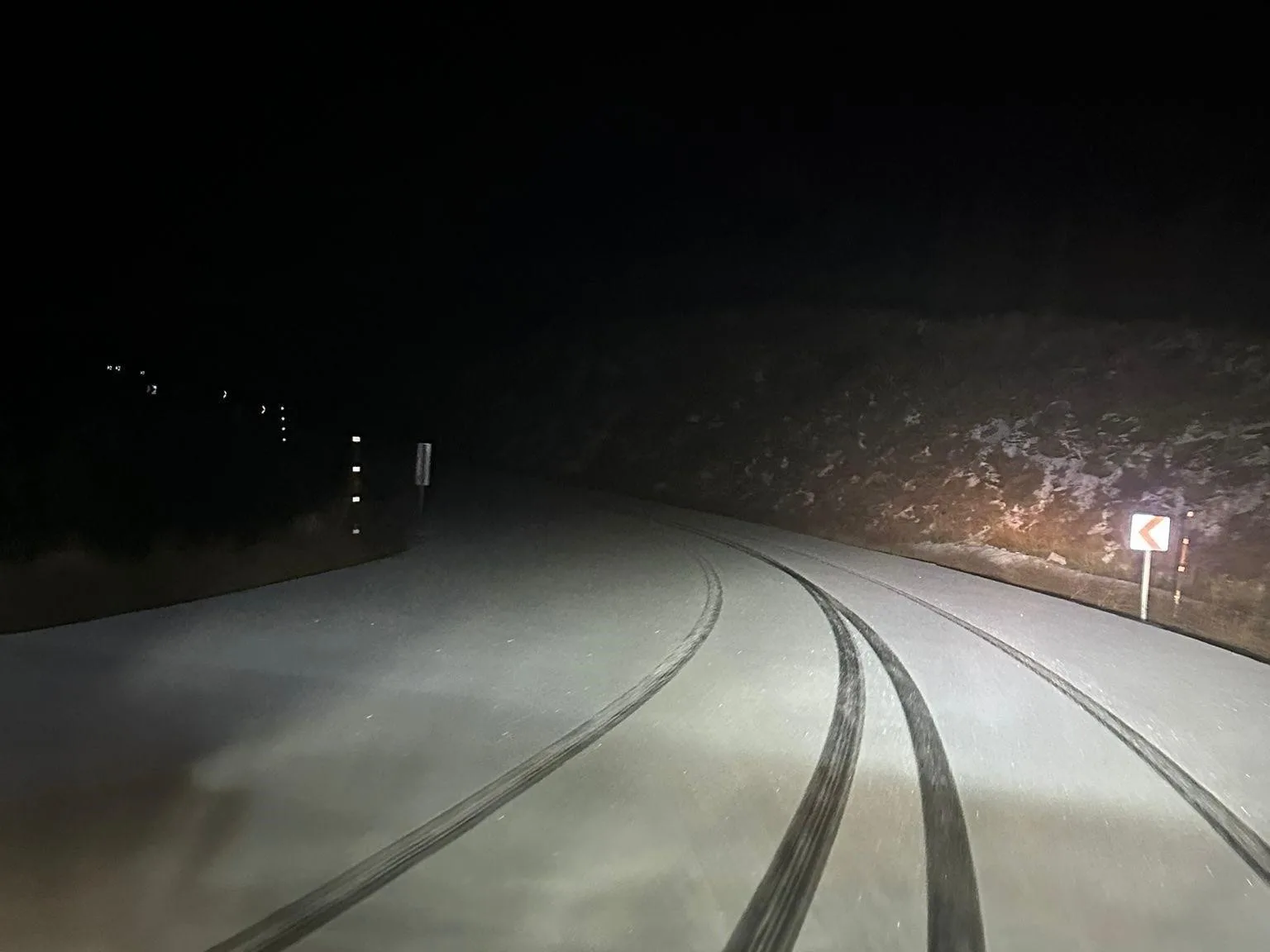 İzmir’in Ödemiş ilçesindeki Bozdağ, soğuk havaların etkisiyle mevsimin ilk karını