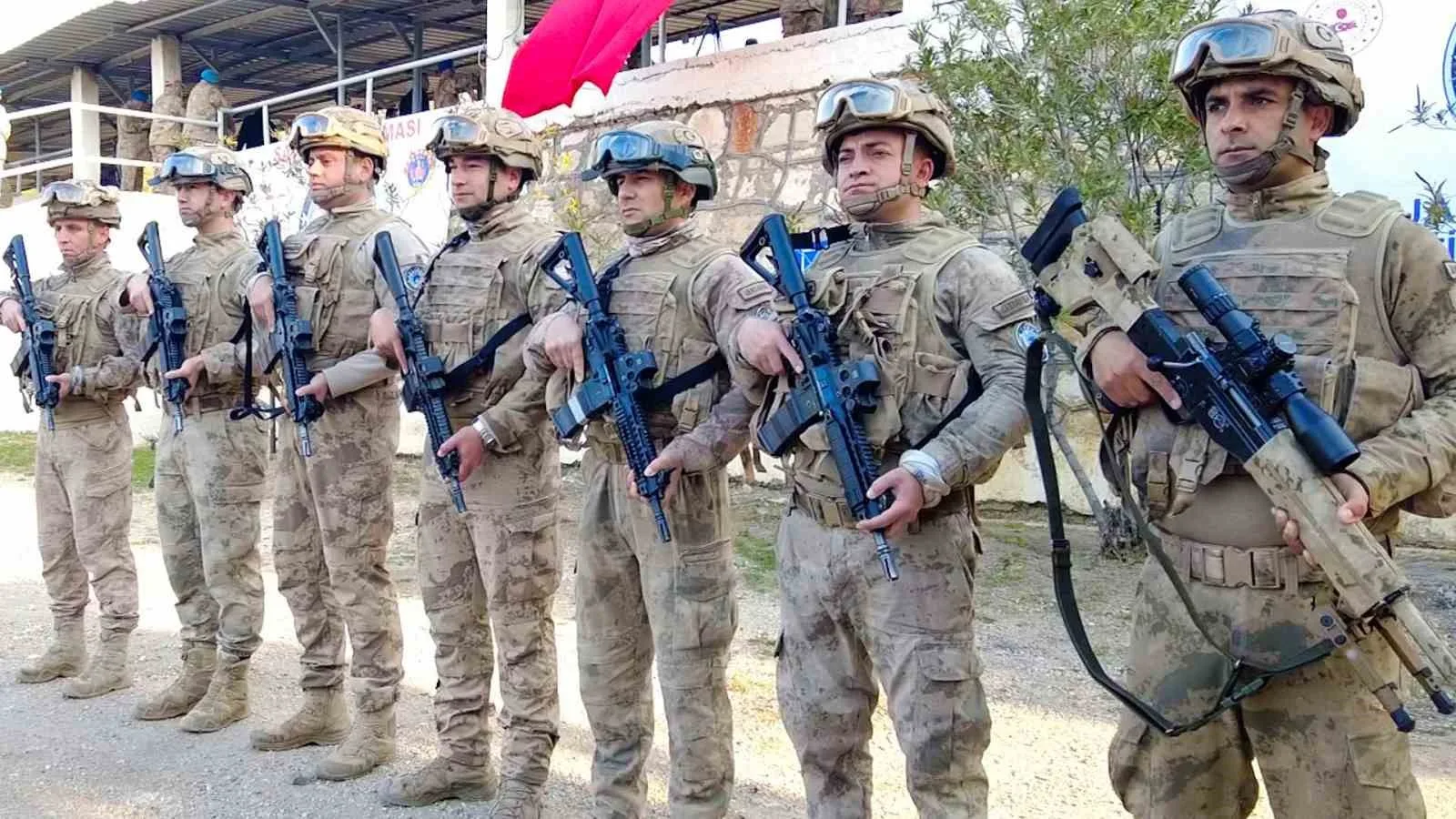 Jandarma Genel Komutanlığı, Foça'da düzenlediği "Savaşçı Yarışması" kapsamında, JÖH ve