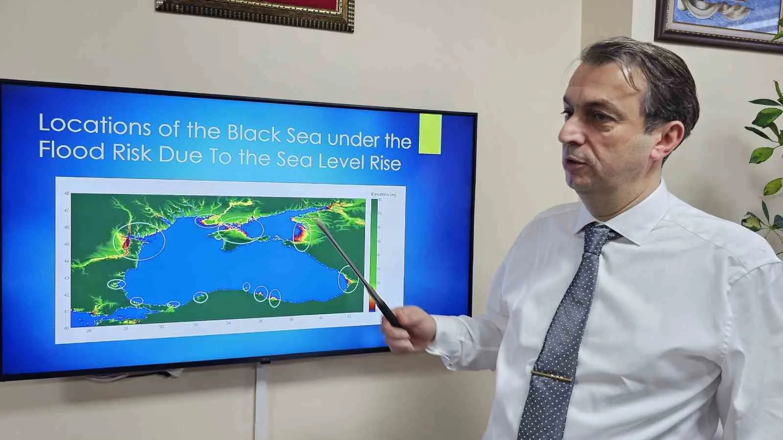 Zonguldak Bülent Ecevit Üniversitesi öğretim üyesi Prof. Dr. Hakan Kutoğlu,