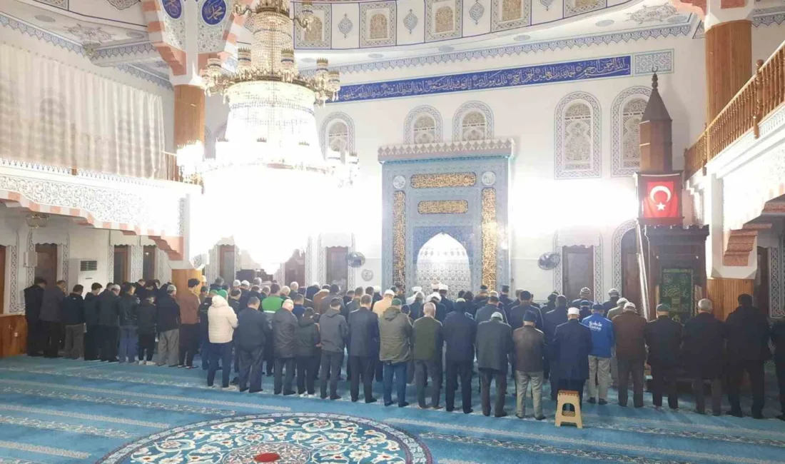 Köyceğiz ilçesinde, Toparlar Mahallesi Merkez Camii'nde yıl sonu sabah namazı