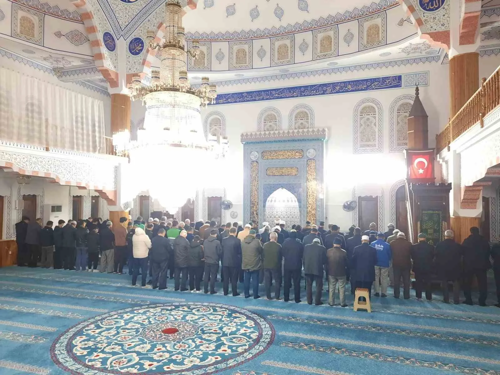 Köyceğiz ilçesinde, Toparlar Mahallesi Merkez Camii'nde yıl sonu sabah namazı