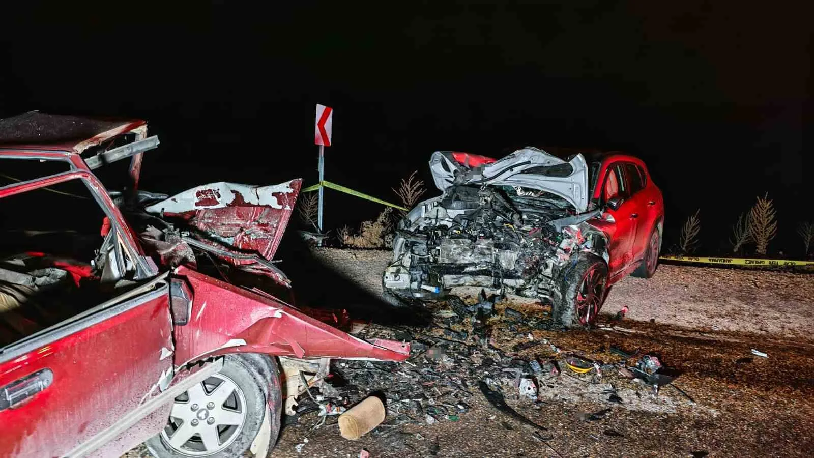 Manisa'nın Demirci ilçesinde, Soner Kapucu'nun kullandığı otomobil, Mustafa D.'nin aracıyla