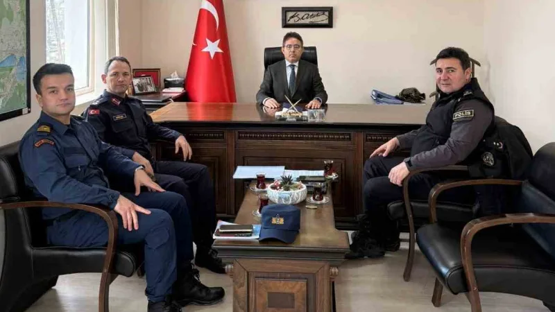 Marmaris Kaymakamı Nurullah Kaya başkanlığında toplanan asayiş ve güvenlik birimleri,