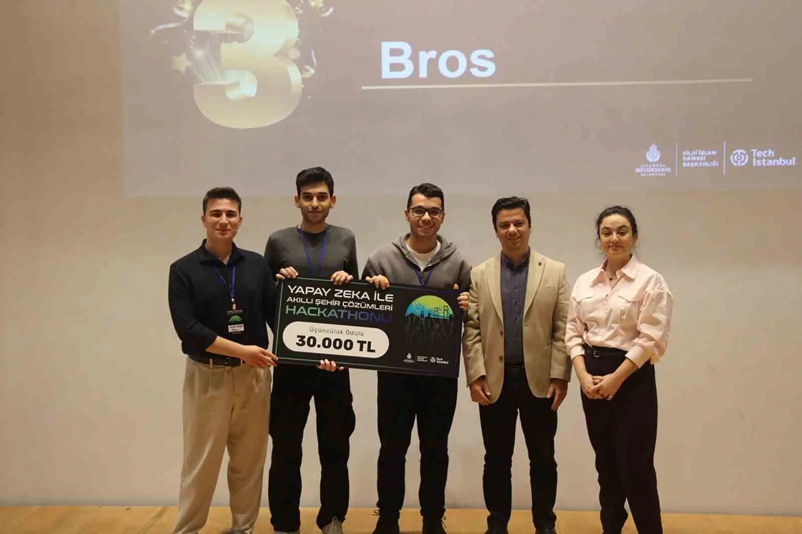 Muğla Sıtkı Koçman Üniversitesi Bilişim Sistemleri Mühendisliği öğrencilerinden oluşan Bros