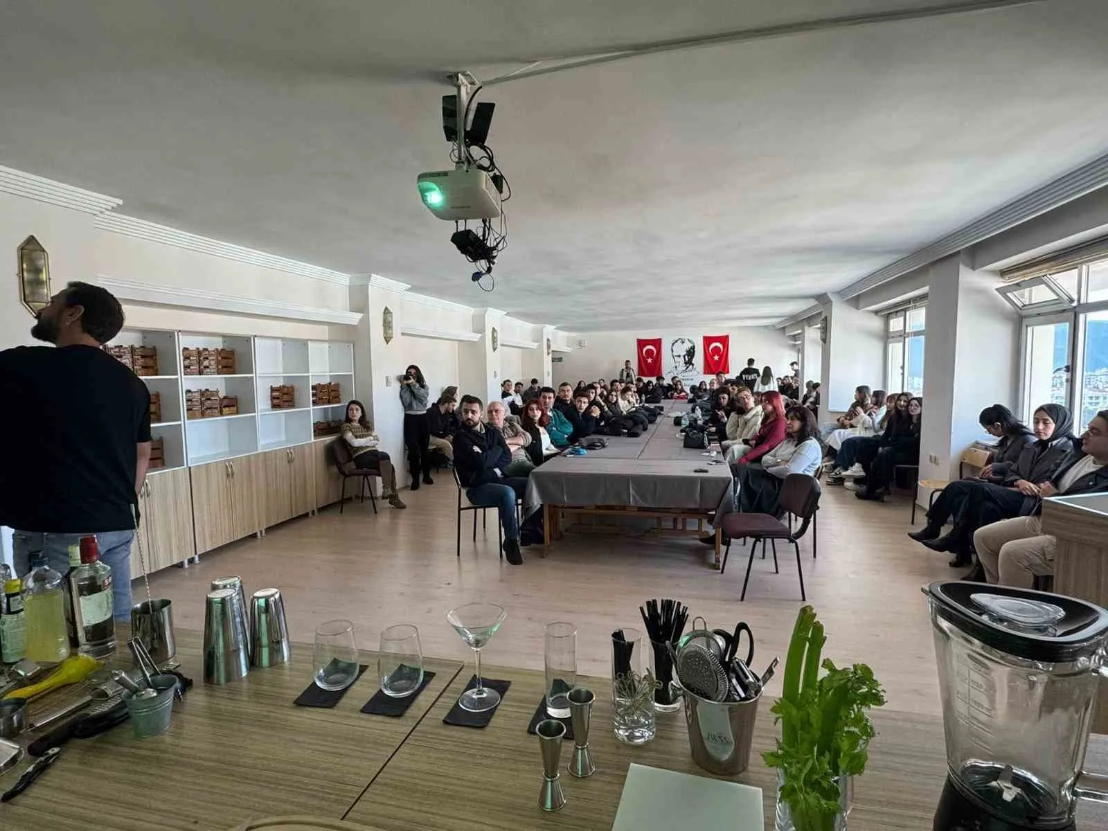 Muğla Sıtkı Koçman Üniversitesi Muğla Meslek Yüksekokulu’nda düzenlenen uygulamalı içecek