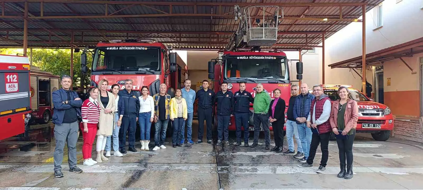 Muğla Büyükşehir Belediyesi, vatandaşları gönüllü itfaiyeci olarak eğiterek afet müdahale