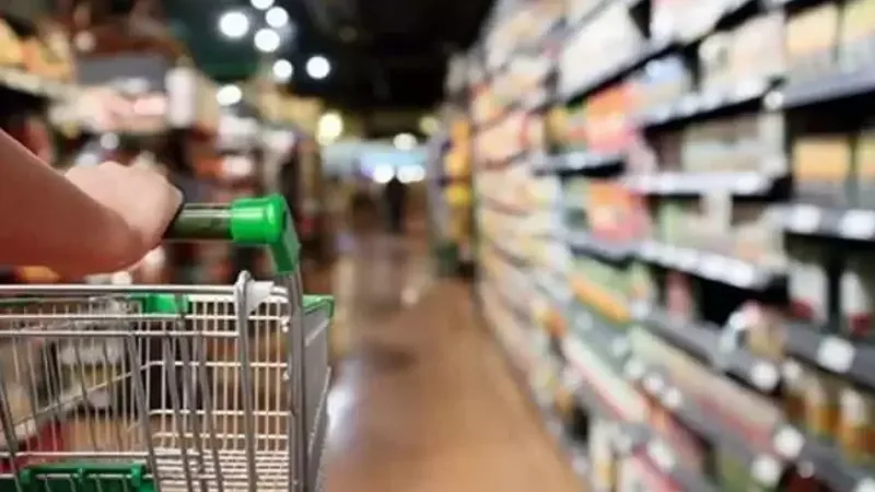 Türkiye Esnaf Sanatkarları Konfederasyonu Başkanı Bendevi Palandöken, pazar günü marketlerin