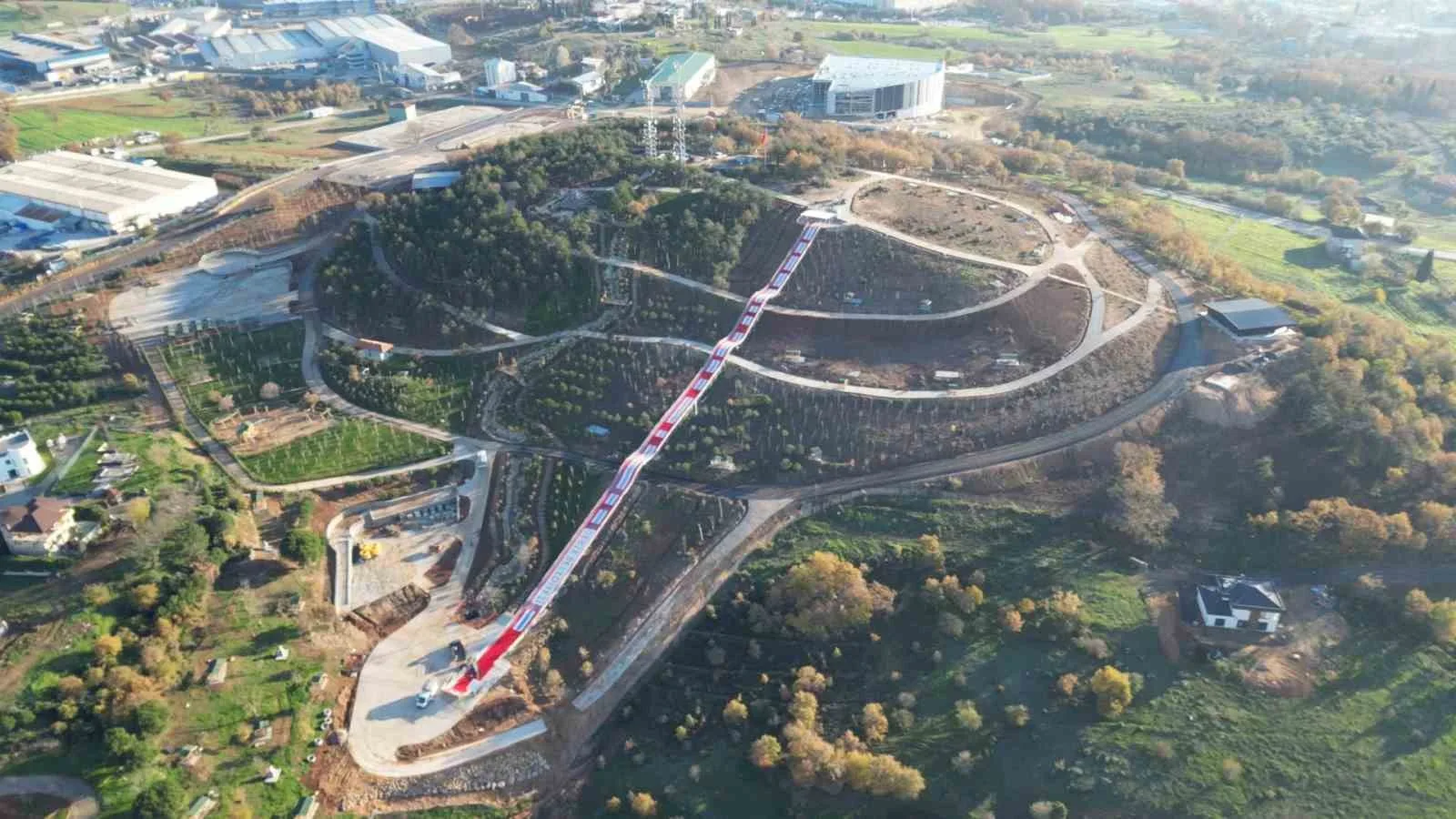 Kocaeli’nin Gebze ilçesinde, 207 metre uzunluğundaki dev kaydırakla Türkiye’de bir