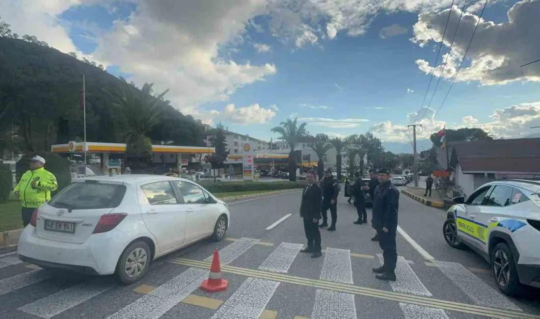 Muğla’nın Marmaris ilçesinde yeni yıl hazırlıkları devam ederken, ilçe giriş