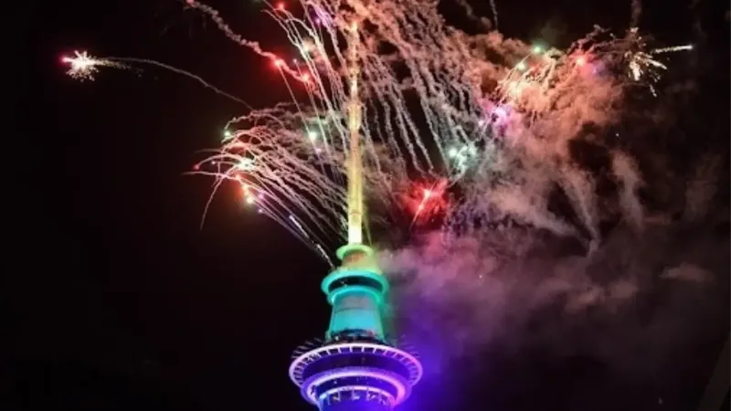 Dünyada yeni yıla ilk giren ülkelerden olan Yeni Zelanda, TSİ