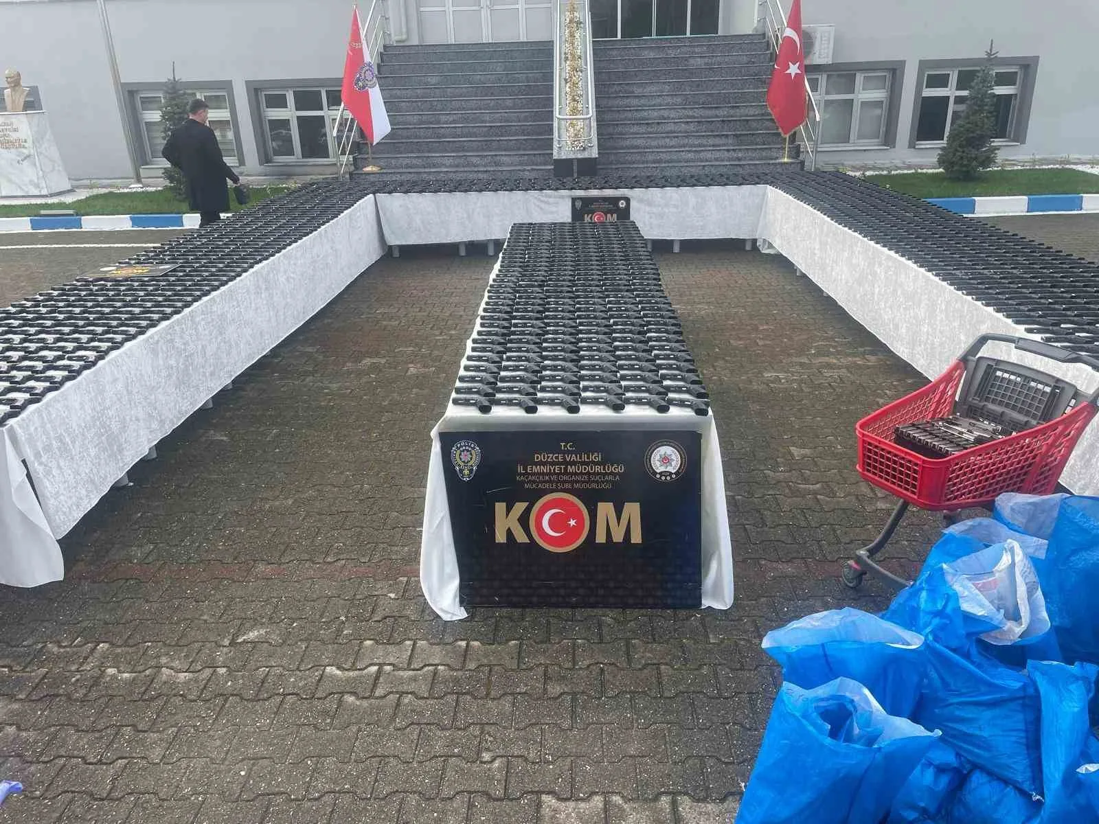 Düzce'de iki yıl süren takibin ardından düzenlenen operasyonda, yolcu otobüsünde