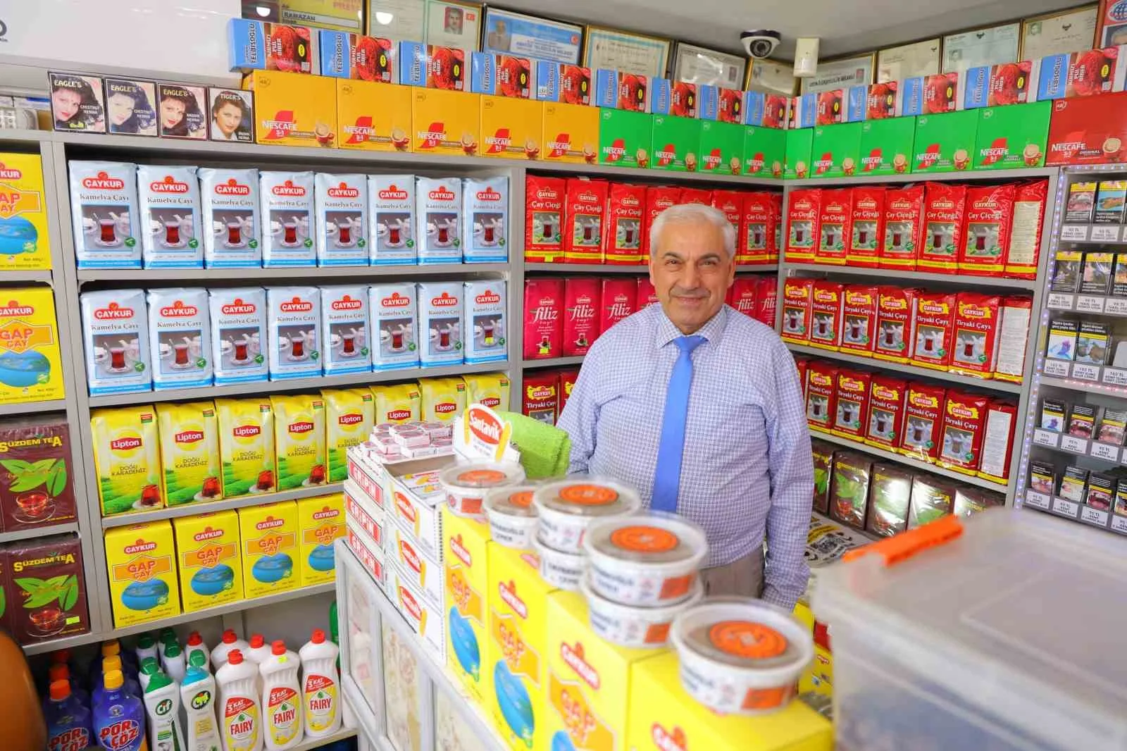 Kahramanmaraş'taki Kardeşler Market, 39 yıldır Ramazan Turna'nın düzenli işletmecilik anlayışıyla