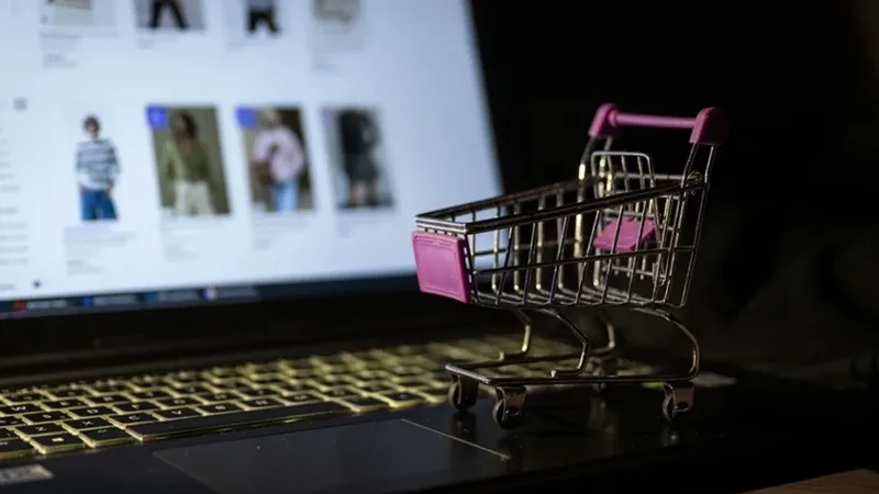 Ticaret Bakanlığı, e-ticaret sitelerinde fiyat artışı yapan işletmelere ceza uygulayacağını