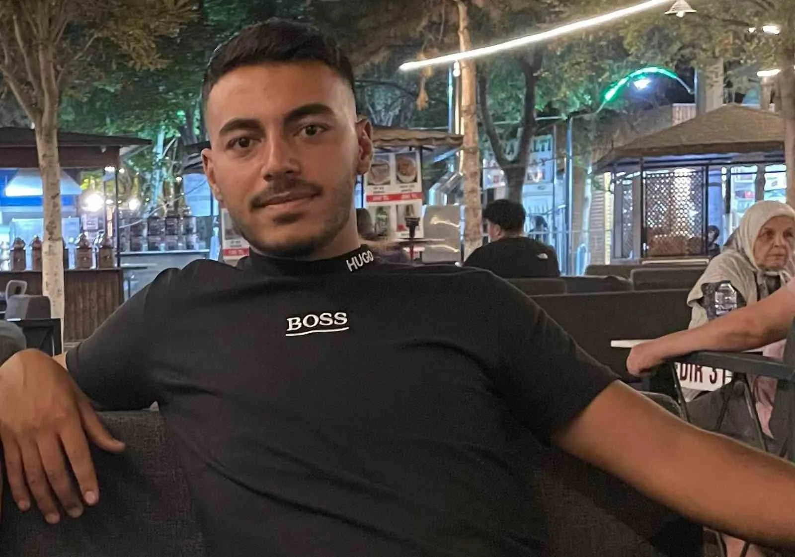 Aksaray’ın Eskil ilçesinde, banyoda ısınmak için kullandığı elektrikli sobaya dokunmasıyla