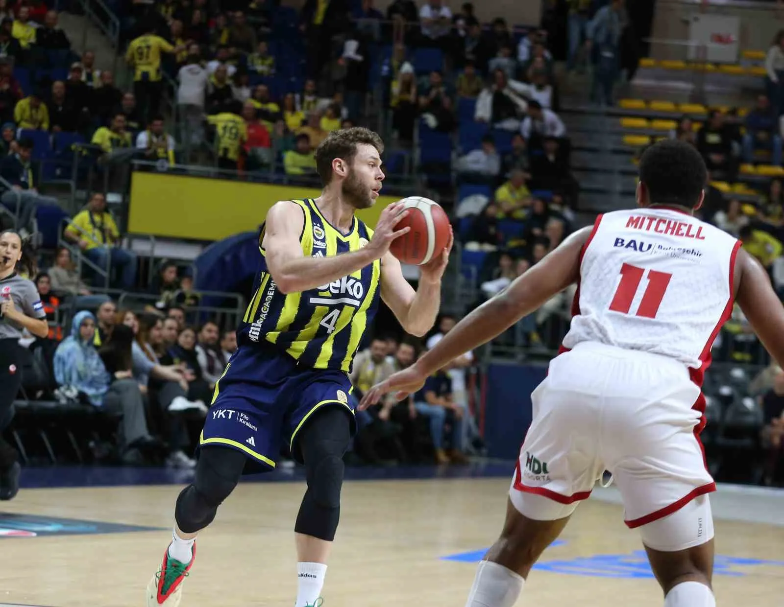 Basketbol Süper Ligi’nin 15. haftasında Bahçeşehir Koleji’ni sahasında 89-58 gibi