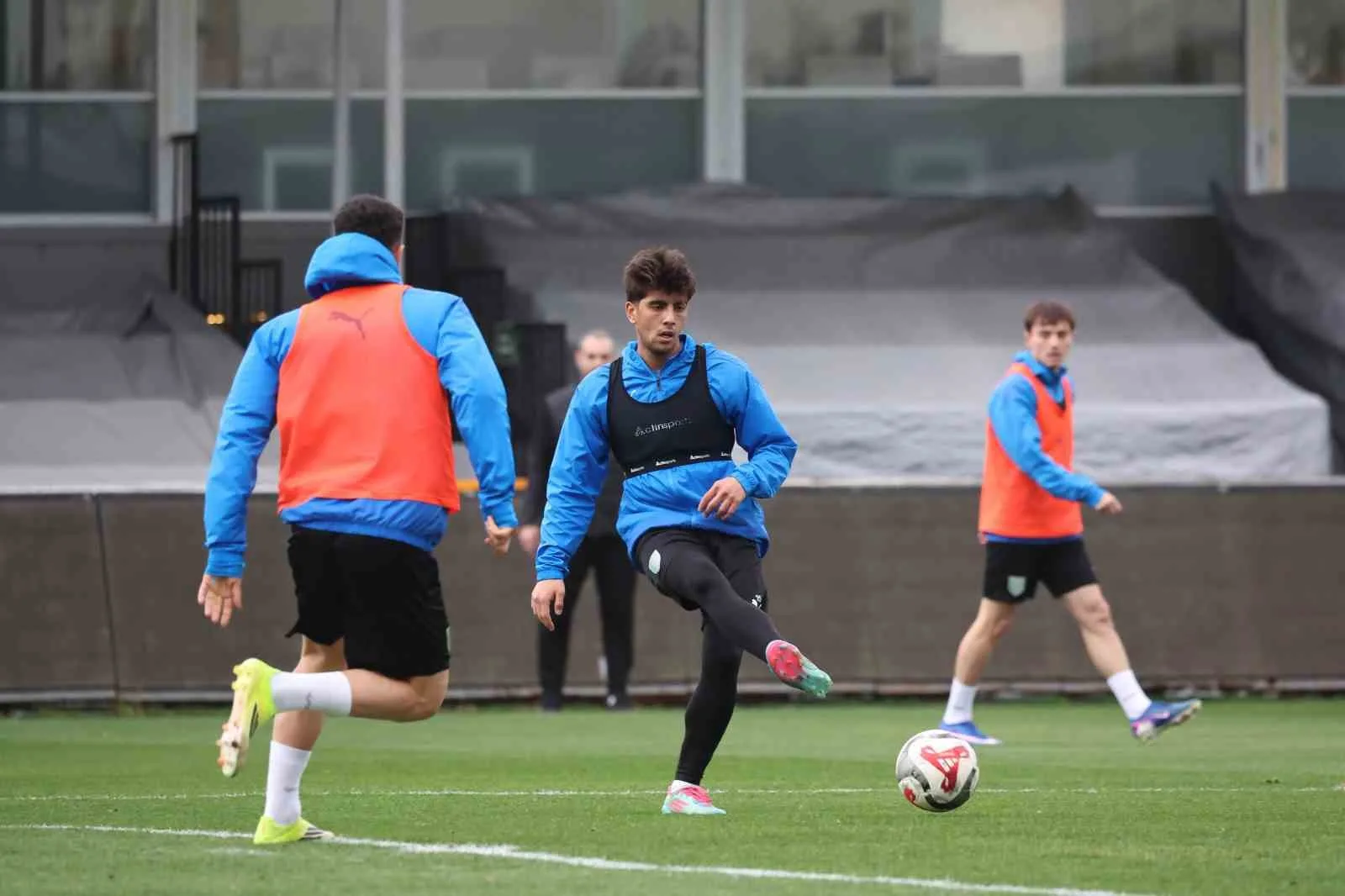 Bodrum FK Teknik Direktörü Burhan Eşer, Sakaryaspor galibiyetiyle buldukları morali